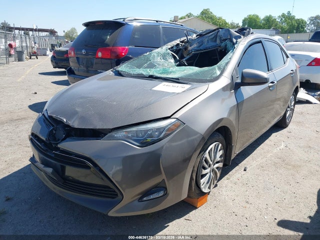 Toyota Corolla Xle 2018 2T1BURHE5JC032709 Image 2