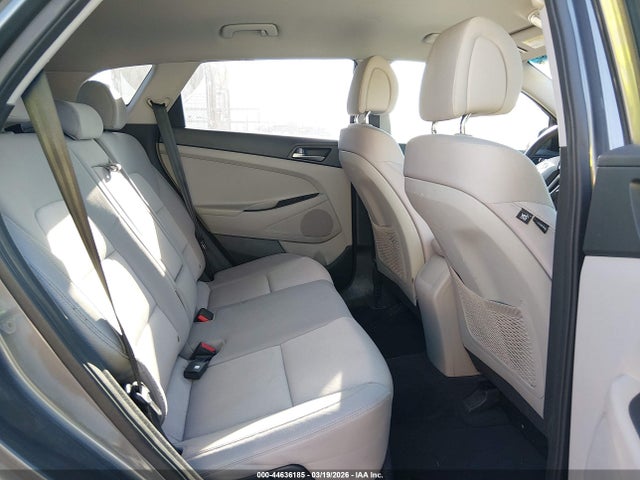 KM8J23A41JU682717 Hyundai TUCSON SE