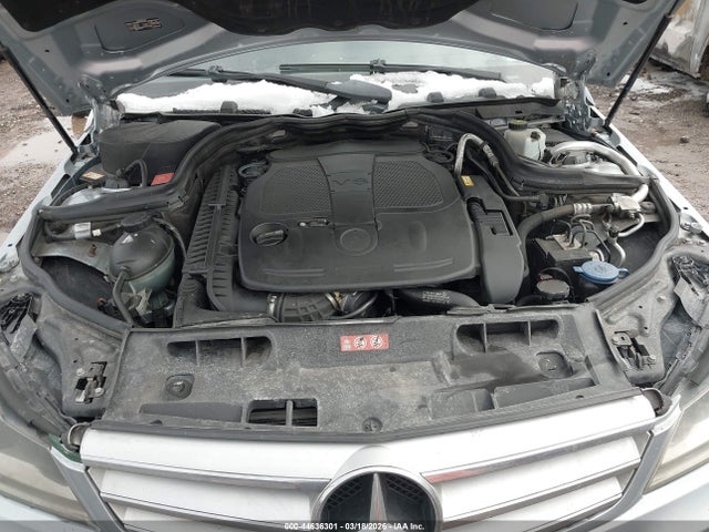 2013 Mercedes-benz C 300 Sport 4matic მანქანა იყიდება აუქციონზე, vin: WDDGF8AB8DR273609, აუქციონის ნომერი: 44636301