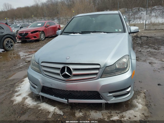 2013 Mercedes-benz C 300 Sport 4matic მანქანა იყიდება აუქციონზე, vin: WDDGF8AB8DR273609, აუქციონის ნომერი: 44636301