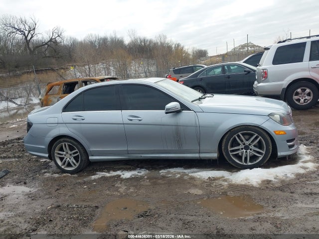 2013 Mercedes-benz C 300 Sport 4matic მანქანა იყიდება აუქციონზე, vin: WDDGF8AB8DR273609, აუქციონის ნომერი: 44636301