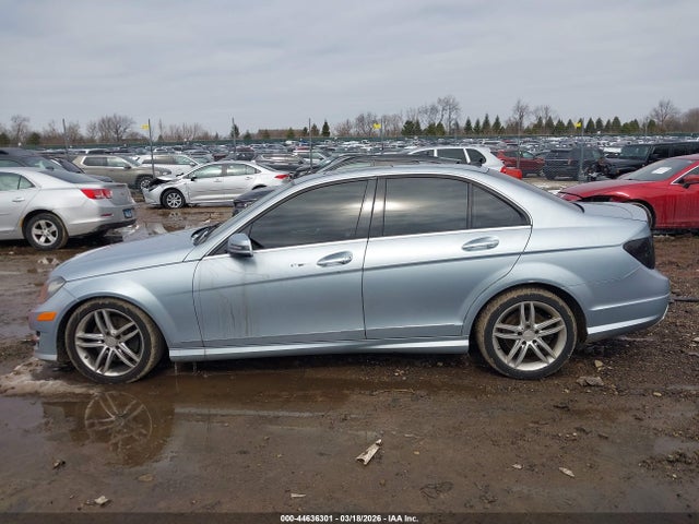 2013 Mercedes-benz C 300 Sport 4matic მანქანა იყიდება აუქციონზე, vin: WDDGF8AB8DR273609, აუქციონის ნომერი: 44636301