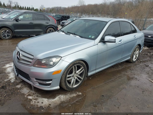 2013 Mercedes-benz C 300 Sport 4matic მანქანა იყიდება აუქციონზე, vin: WDDGF8AB8DR273609, აუქციონის ნომერი: 44636301