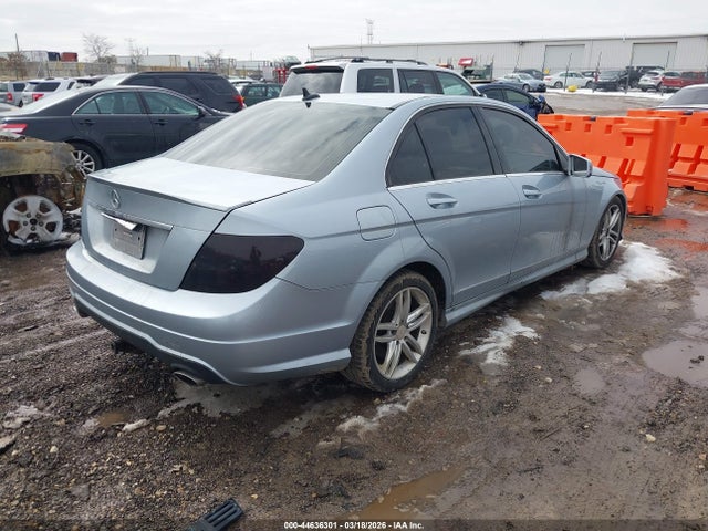 2013 Mercedes-benz C 300 Sport 4matic მანქანა იყიდება აუქციონზე, vin: WDDGF8AB8DR273609, აუქციონის ნომერი: 44636301