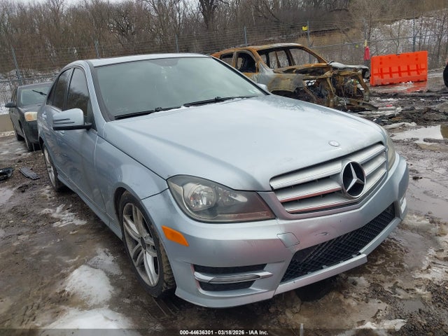 2013 Mercedes-benz C 300 Sport 4matic მანქანა იყიდება აუქციონზე, vin: WDDGF8AB8DR273609, აუქციონის ნომერი: 44636301