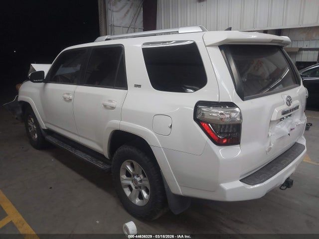 2015 TOYOTA 4RUNNER JTEBU5JR6F5209841 Photo 2