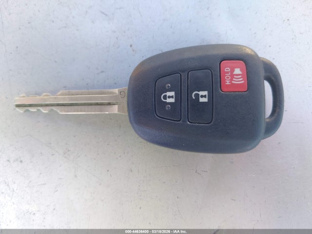 JTDKDTB33E1572817 Toyota Prius C Two