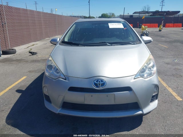 JTDKDTB33E1572817 Toyota Prius C Two