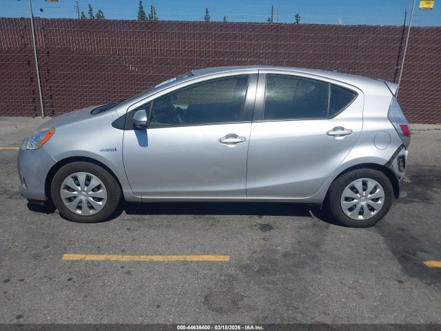 JTDKDTB33E1572817 Toyota Prius C Two