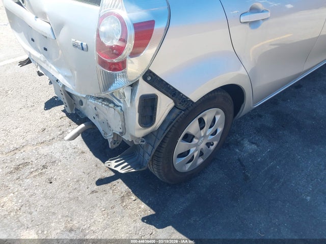 JTDKDTB33E1572817 Toyota Prius C Two