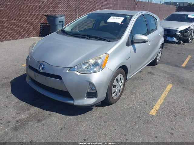 JTDKDTB33E1572817 Toyota Prius C Two