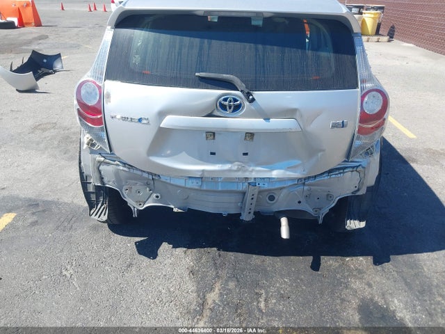 JTDKDTB33E1572817 Toyota Prius C Two