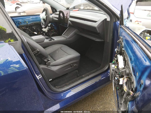 2026 TESLA MODEL Y 7SAYGDED4TF450566 Photo 4