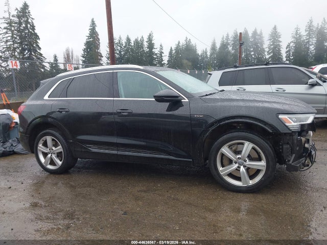 WA1LAAGE0KB023068 Audi E-tron Premium Plus
