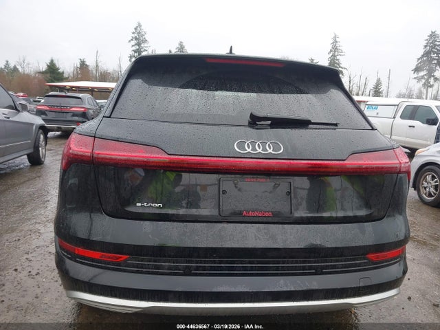 WA1LAAGE0KB023068 Audi E-tron Premium Plus