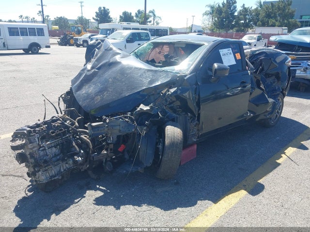 3MYDLBYV8KY525340 Toyota YARIS LE