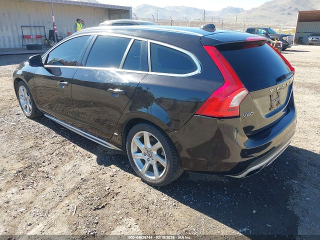 2015 VOLVO V60 YV126MEB7F1187940 Photo 2