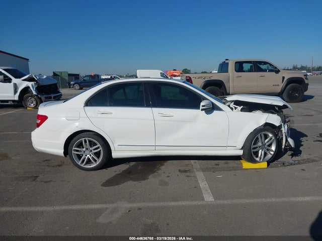 2013 Mercedes-benz C 250 Sport მანქანა იყიდება აუქციონზე, vin: WDDGF4HB0DR283842, აუქციონის ნომერი: 44636768