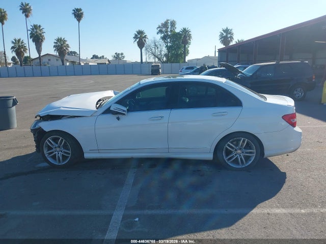 2013 Mercedes-benz C 250 Sport მანქანა იყიდება აუქციონზე, vin: WDDGF4HB0DR283842, აუქციონის ნომერი: 44636768