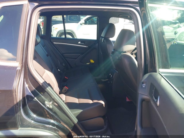 2016 Volkswagen Tiguan R-line მანქანა იყიდება აუქციონზე, vin: WVGAV7AXXGW087810, აუქციონის ნომერი: 44636783
