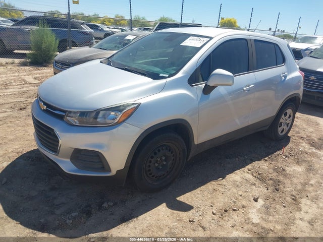 Chevrolet TRAX LS 2018 KL7CJKSB2JB724165 Image 2