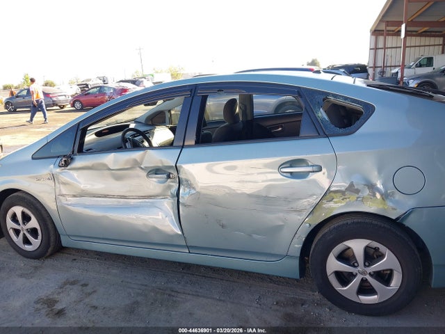Toyota Prius Two 2014 JTDKN3DU9E1747770 Image 14