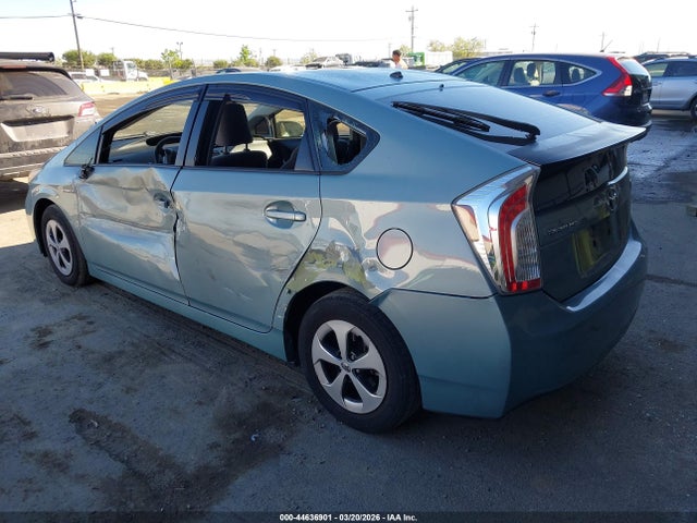 Toyota Prius Two 2014 JTDKN3DU9E1747770 Image 3