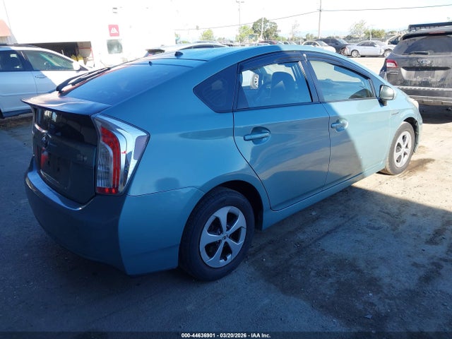 Toyota Prius Two 2014 JTDKN3DU9E1747770 Image 4