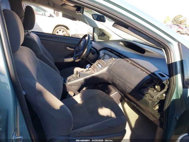 Toyota Prius Two 2014 JTDKN3DU9E1747770 Image 5