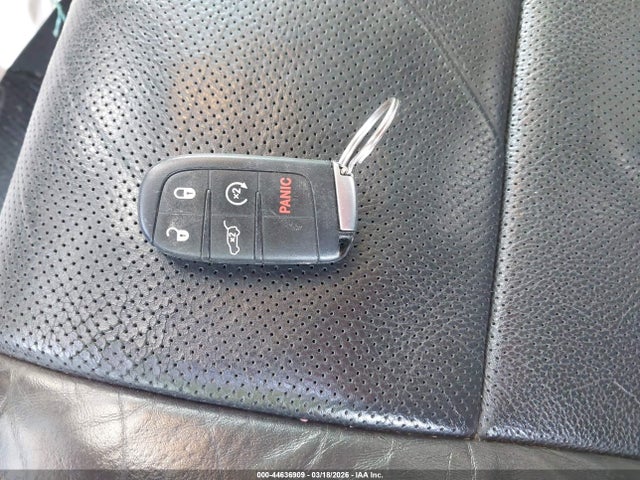 44636909 :رقم المزاد ، 1C4RJFJG8KC768071 vin ، 2019 Jeep Grand Cherokee Summit 4x4 مزاد بيع