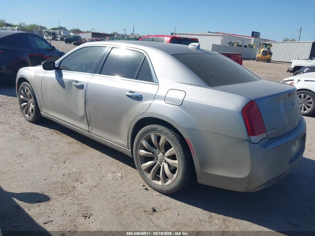 2015 CHRYSLER 300C 2C3CCAEG2FH815602 Photo 2
