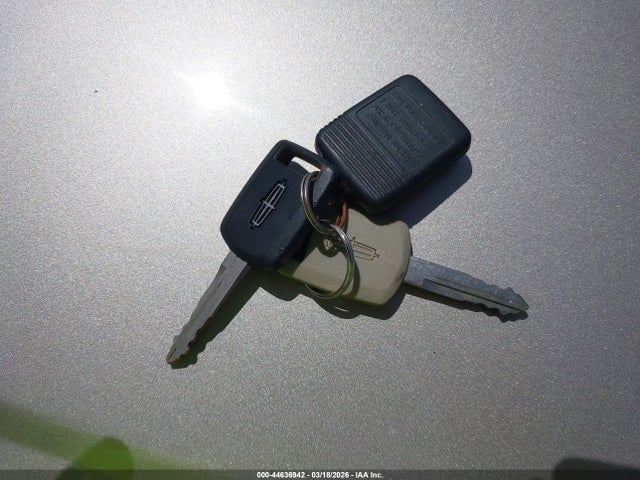Продажа на аукционе авто 2003 Lincoln Town Car Executive, vin: 1LNHM81W13Y694496, номер лота: 44636942