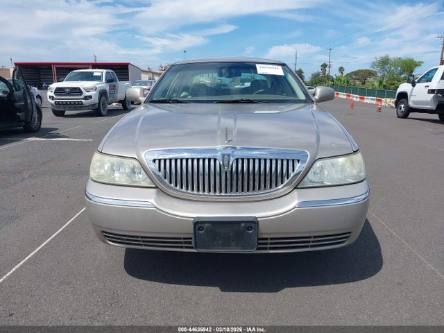 Продажа на аукционе авто 2003 Lincoln Town Car Executive, vin: 1LNHM81W13Y694496, номер лота: 44636942