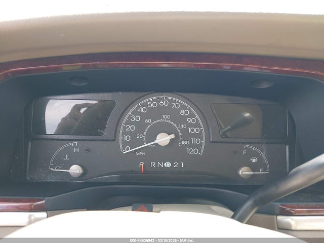 Продажа на аукционе авто 2003 Lincoln Town Car Executive, vin: 1LNHM81W13Y694496, номер лота: 44636942