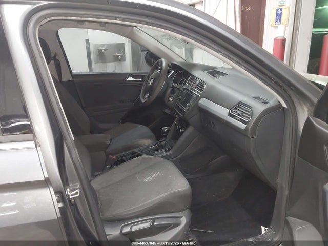 44637045 :رقم المزاد ، 3VV1B7AX0JM052358 vin ، 2018 Volkswagen Tiguan 2.0t S مزاد بيع