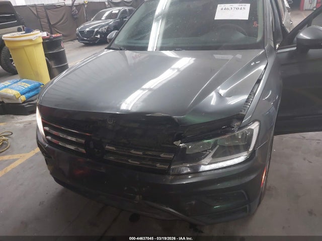 44637045 :رقم المزاد ، 3VV1B7AX0JM052358 vin ، 2018 Volkswagen Tiguan 2.0t S مزاد بيع