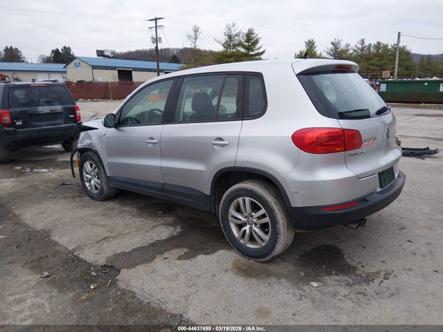 44637498 :رقم المزاد ، WVGBV7AXXCW558997 vin ، 2012 Volkswagen Tiguan S مزاد بيع