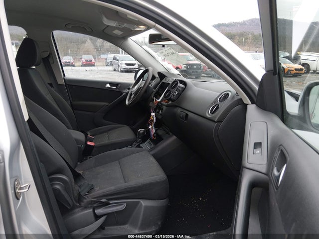 44637498 :رقم المزاد ، WVGBV7AXXCW558997 vin ، 2012 Volkswagen Tiguan S مزاد بيع