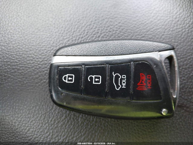 2017 Hyundai Santa Fe Se მანქანა იყიდება აუქციონზე, vin: KM8SN4HF6HU244827, აუქციონის ნომერი: 44637654