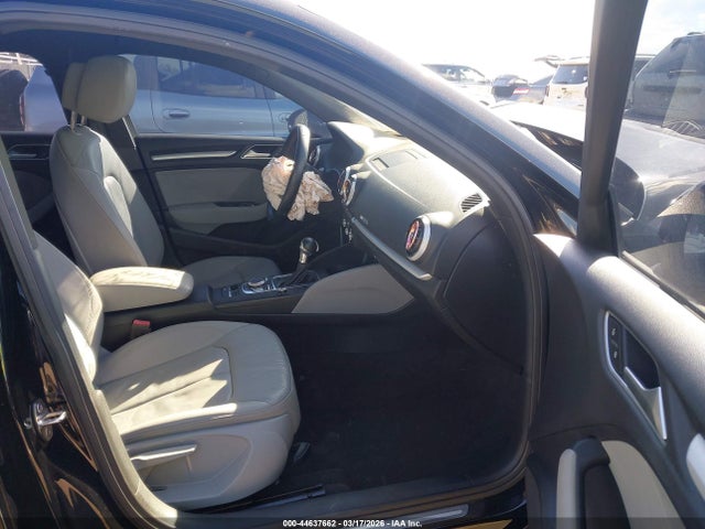 2017 AUDI A3 WAUAUGFF3H1073928 Photo 4