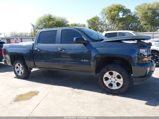 44637672 :رقم المزاد ، 3GCUKREC6JG267207 vin ، 2018 Chevrolet Silverado 1500 2lt مزاد بيع