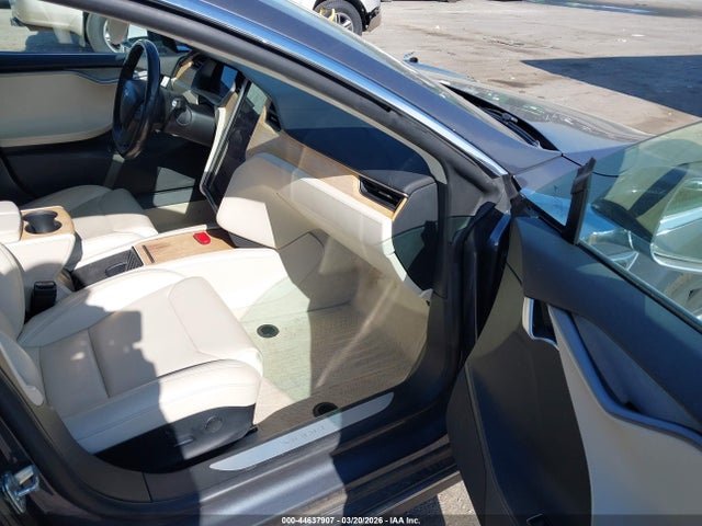 Продажа на аукционе авто 2018 Tesla Model S 100d/75d/p100d, vin: 5YJSA1E24JF297752, номер лота: 44637907
