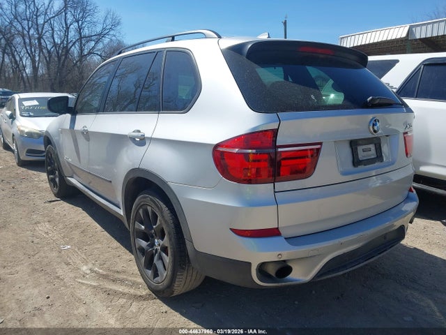 2012 BMW X5 5UXZV4C52CL752775 Photo 2