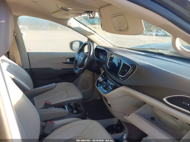Продаж на аукціоні авто 2017 Chrysler Pacifica Touring-l, vin: 2C4RC1BG7HR501838, номер лоту: 44637993