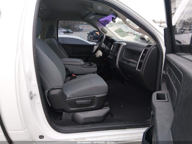 2017 Ram 1500 Tradesman  4x2 6'4 Box მანქანა იყიდება აუქციონზე, vin: 3C6JR6AG7HG521188, აუქციონის ნომერი: 44638237
