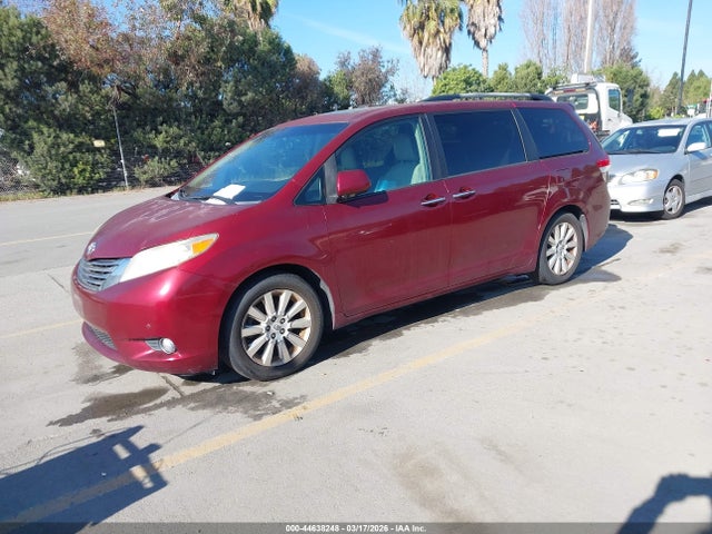 2011 TOYOTA SIENNA 5TDYK3DC0BS021577 Photo 1