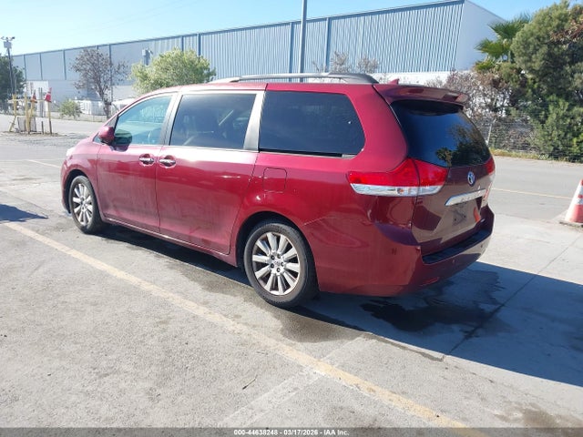 2011 TOYOTA SIENNA 5TDYK3DC0BS021577 Photo 2