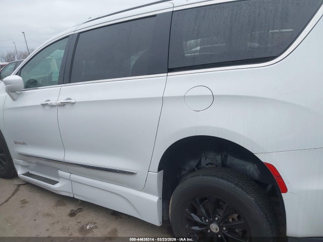Продаж на аукціоні авто 2018 Chrysler Pacifica Touring L, vin: 2C4RC1BG5JR305743, номер лоту: 44638314