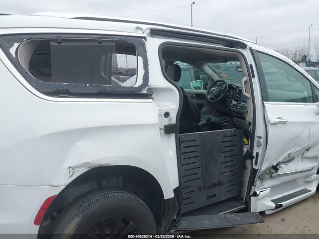 Продаж на аукціоні авто 2018 Chrysler Pacifica Touring L, vin: 2C4RC1BG5JR305743, номер лоту: 44638314