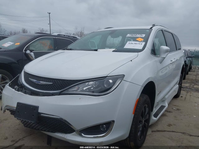 Продаж на аукціоні авто 2018 Chrysler Pacifica Touring L, vin: 2C4RC1BG5JR305743, номер лоту: 44638314